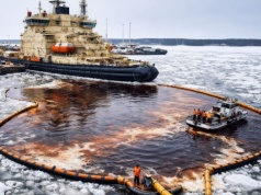 Ogromny wyciek z lodołamacza. 10 tys. litrów oleju w wodzie