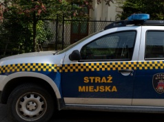 Radiowóz straży miejskiej spowodował kolizję. Kierowca był po spożyciu alkoholu