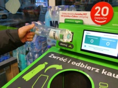 Wrzucisz te opakowania do recyklomatu i nic z tego. O pieniądzach z kaucji możesz zapomnieć