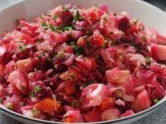 Babcia przywiozła ten przepis ze Wschodu. Kroję w kostkę i mieszam w wielkim garze