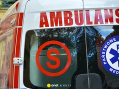 Pięciolatka wypadła z piątego piętra. Jej ojciec był pijany