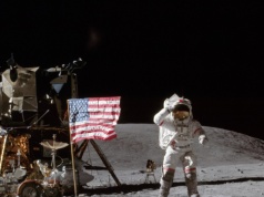 Część Amerykanów uważa, że Księżyc należy do USA. Co mówi prawo?