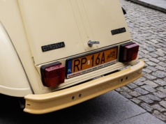 Jeszcze niedawno stały pod blokiem. Dziś te samochody oficjalnie stają się klasykami