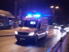 Pięciolatka wypadła z czwartego piętra w Olszynie. Ojciec był pijany. Policja ujawnia szczegóły