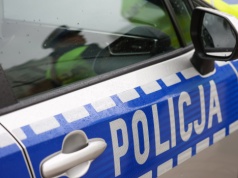 Dolnośląskie: 5-letnie dziecko wypadło z mieszkania na czwartym piętrze