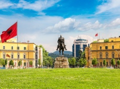 Mega❗Weekend w Albanii 🍷⛰️ Loty i noc w centrum Tirany za jedyne 299 PLN 😲