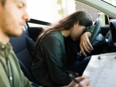 Systemowy błąd czy surowość egzaminatorów? Gigantyczne rozbieżności w wynikach egzaminów na prawo jazdy