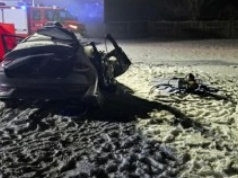 Tragiczny wypadek na przejeździe kolejowym. Dwie osoby nie żyją