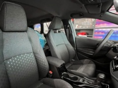 Rodzinna Toyota za 108 000 zł. Jej hybryda pali tylko 4,8 litra, a bagażnik ma 596 litrów