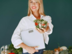 Przerywany post nie prowadzi do większej utraty masy ciała niż klasyczna dieta