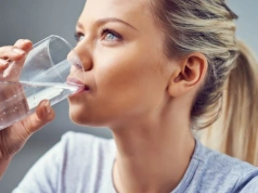 Ten prosty trik kuchenny pomoże zredukować mikroplastik w wodzie nawet o 90%