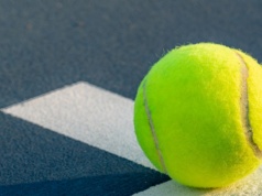Dlaczego piłki tenisowe są żółte? Odpowiedź jest nieoczywista