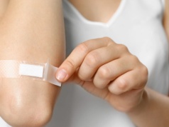 Przełom w medycynie ratunkowej. Nowe opatrunki przyśpieszają krzepnięcie