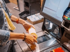 Kasy samoobsługowe bezlitosne dla portfela. Wydajemy aż o 40 proc. więcej