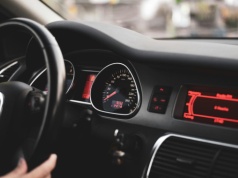 Auto nagle traci moc? To nie przypadek. System robi to celowo, a większość o tym nie wie