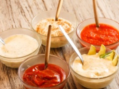 Co jest zdrowsze? Ketchup czy musztarda? Ten produkt wygrywa
