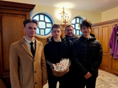 Zebrane fundusze mają pomóc potrzebującym. W parafiach można kupować baranki i świece przygotowane przez Caritas