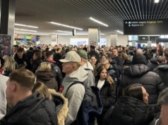 Ogromne kolejki na lotnisku w Krakowie. Powodem nowy system kontroli granicznej