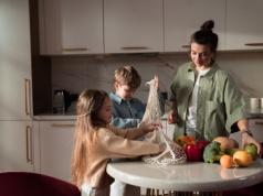 Zdrowe nawyki na talerzu: ruszył program „Roślinny Market” we wrocławskich szkołach