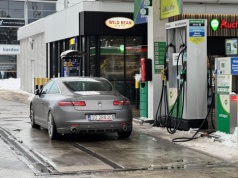 Ile kosztuje używana Renault Laguna Coupé? Wciąż piękna i unikalna, dostępna z V6