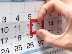 Co czeka gospodarkę? Dane o sprzedaży, decyzja Fitch i nastroje z Niemiec, UE oraz USA