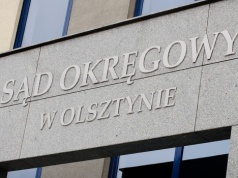 Pracownice odbierały służbowe telefony z domu. Pracodawca musi zapłacić 300 tys. zł