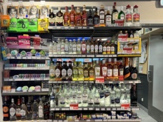 Alkohol wciąż dostępny na stacjach benzynowych. Państwo chce walczyć z alkoholizmem, ale jednocześnie ułatwia dostęp do trunków