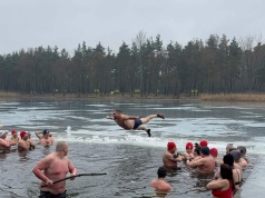 Ostatnia zimowa aura? Morsy delektują się zimnem (ZDJĘCIA)