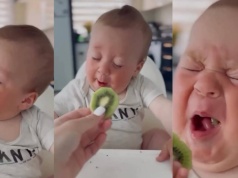 Dziecko pierwszy raz w życiu próbuje kiwi. To nagranie oburzyło internautów