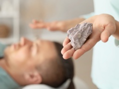 Koniec psychologów dusz, karm, energii i czakr. Ekspertka: w końcu wchodzą twarde zasady