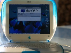Minęło ponad 20 lat. Stary Apple iBook wciąż łapie Wi-Fi i aktualizacje