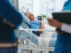 Moda na samoleczenie suplementami diety trzyma się mocno, ale ma swoją cenę.  Płacą pacjenci i NFZ