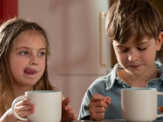 Dziewczynki wychowujemy surowo, chłopcy dostają taryfę ulgową. Nierówność, która boli