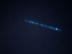 Starlinki przemkną nad Polską. Wypatruj "kosmicznego pociągu"