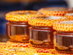 40 proc. miodów nie zdało testów. Ten grzech producenci popełniają najczęściej