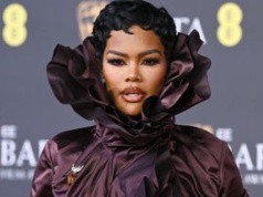 Najdziwniejsza kreacja na BAFTA? Tak zapozowała na czerwonym dywanie