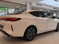 Ten liftback jest dłuższy niż Skoda Octavia. 89 900 zł to maksymalna kwota, jaką trzeba zostawić w salonie