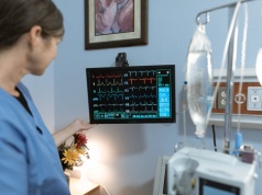 Badania pokazują: cyfryzacja szpitali uratowała tysiące istnień w pierwszym roku COVID-19