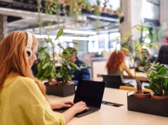 Spadek poczucia bezpieczeństwa obniżył dobrostan pokolenia Z