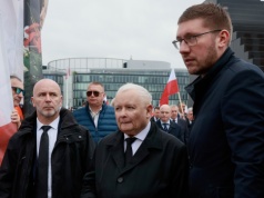 Jest cieniem Jarosława Kaczyńskiego. Bez niego PiS mogłoby się zawalić