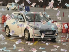 Bluetooth w uchu, telefon w rękawie i „dubler” za 2000 funtów. Fala oszustw na egzaminach na prawo jazdy