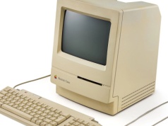 Zanim zaczął tworzyć cyfrowo, kupił Macintosha do pisania. Prywatny komputer Zdzisława Beksińskiego trafia na aukcję