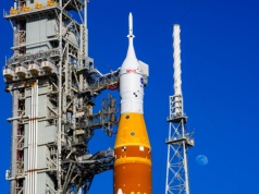 Niespodziewana decyzja NASA. Lot na Księżyc opóźniony, rakieta SLS wraca do hangaru