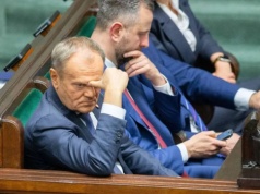 Setki tysięcy ludzi bez pracy, ale Tusk nie widzi powodu do niepokoju. "Demony bezrobocia powróciły"