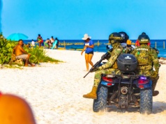 Zamieszki, blokady dróg i paraliż lotnisk w Meksyku po zabójstwie barona narkotykowego. MSZ apeluje do turystów z Polski