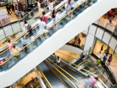 Mocne otwarcie roku w handlu. Sroga zima napędziła zakupy