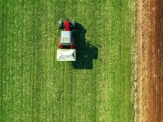 Pierwsza dawka azotu na start. Saletra czy mocznik: co wybrać w 2026?