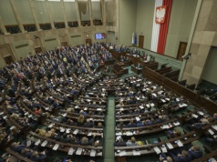 Zdumiewający wynik partii Brauna w najnowszym sondażu! Ile dostałaby mandatów?