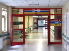 Ponad 300 tys. zł miesięcznie dla lekarza w publicznym szpitalu. Musiał mieć "odpowiednie warunki"