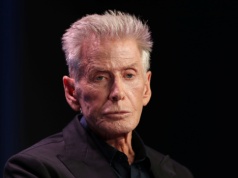 Dwie żony, jedno imperium. Prywatna historia Calvina Kleina